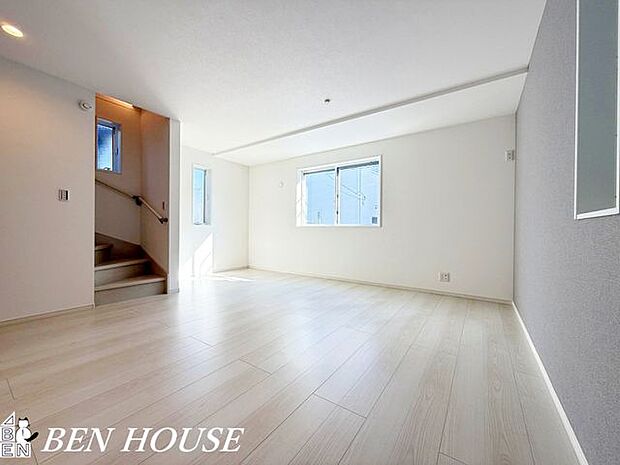 リビング・日々の会話を楽しみ、ゆったりとした時間を過ごす場所。家族の日常を彩る大切な空間です。