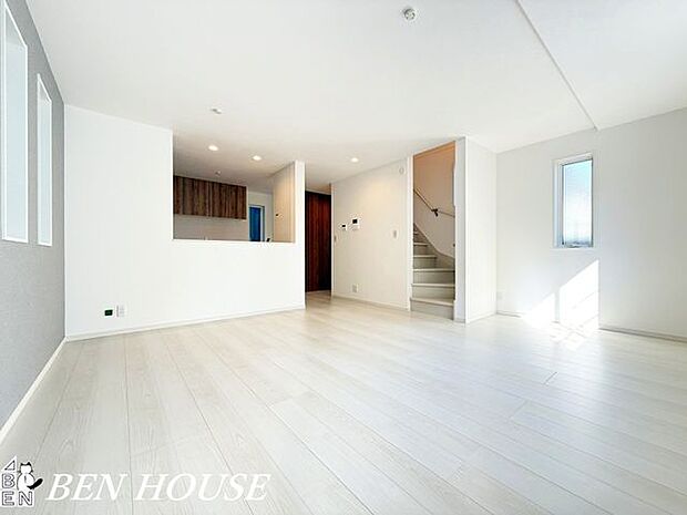 リビング・対面式キッチンはコミュニケーションも取りやすいと家事をする方にも好評です。