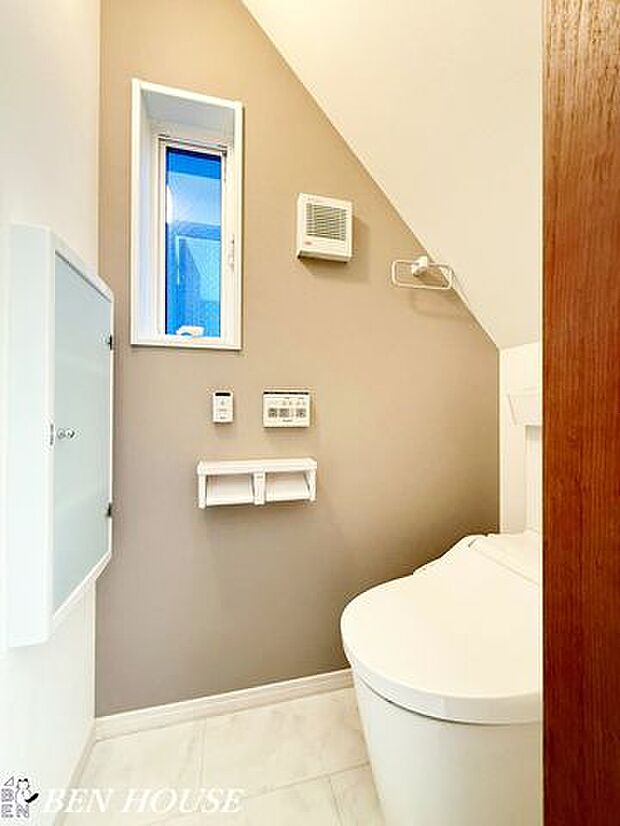 トイレ・いつまでも清潔な空間でいたいトイレは汚れを拭き取りすい空間になっています。洗浄便座でいつでも清潔に利用いただけます。