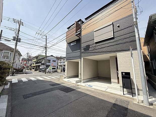 外観・周辺は公園がいくつも点在し、緑の多い環境です。利便性が良く生活しやすい街です。