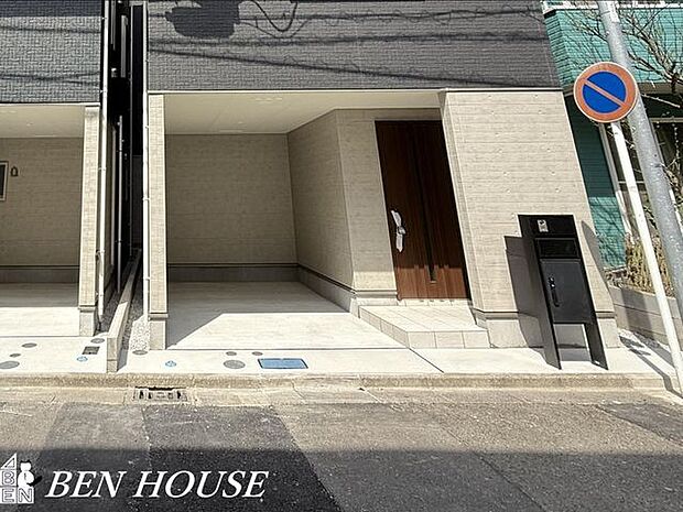 駐車場・お車ご利用の際に嬉しいカースペース付き。お掃除もしやすくいつでもキレイに利用できます!