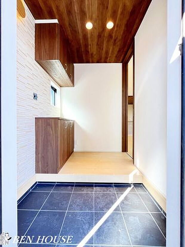 シューズボックス・ご家族分の靴もたっぷりしまえる大型シューズボックス採用！玄関スペースをすっきり見せることができます。