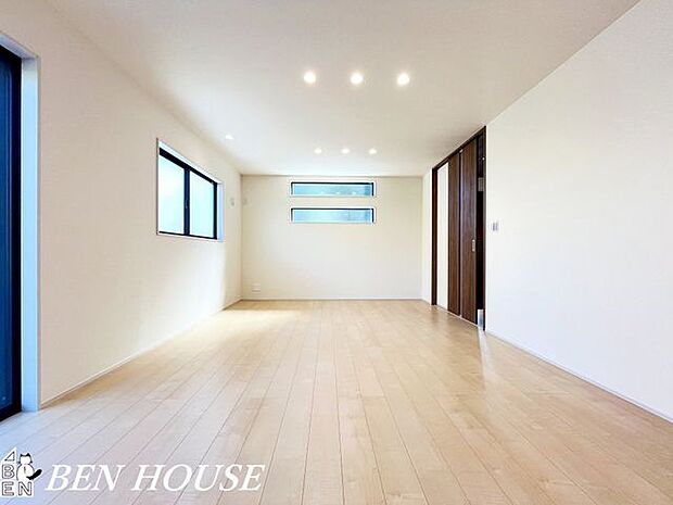 リビング・食事時にはいい香りに包まれる一体感のあるリビングは何気ない会話を楽しみながらのんびりと過ごせる空間です。