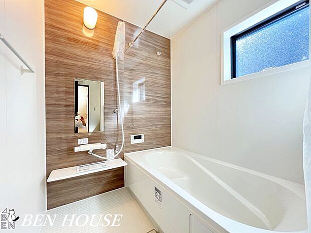 浴室・足を伸ばしてゆったりと入れる広々タイプのバスルーム。リラックスタイムにピッタリな空間です。