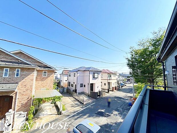 眺望・気持ちのいい空が見渡せる広いバルコニー。晴れた日には爽やかな風を感じそうです。