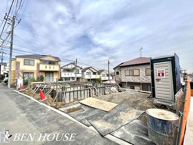 駐車場・お車ご利用の際に嬉しいカースペース付き。お掃除もしやすくいつでもキレイに利用できます！