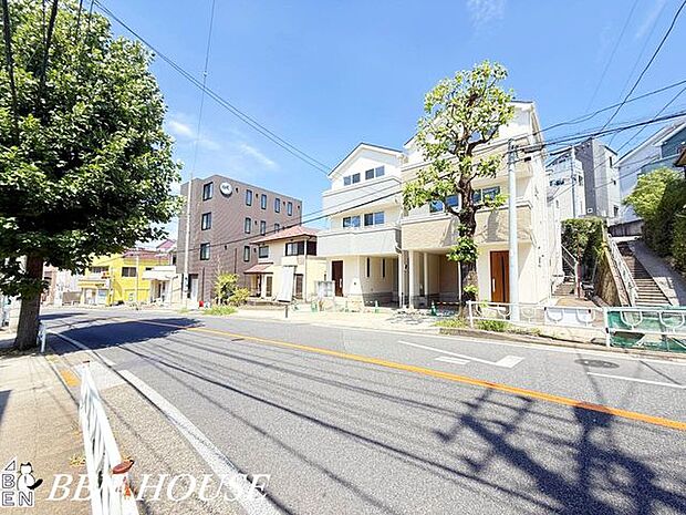 前面道路含む外観・周辺環境も気になるポイントです。落ち着いた住環境でのびのびと過ごせます！