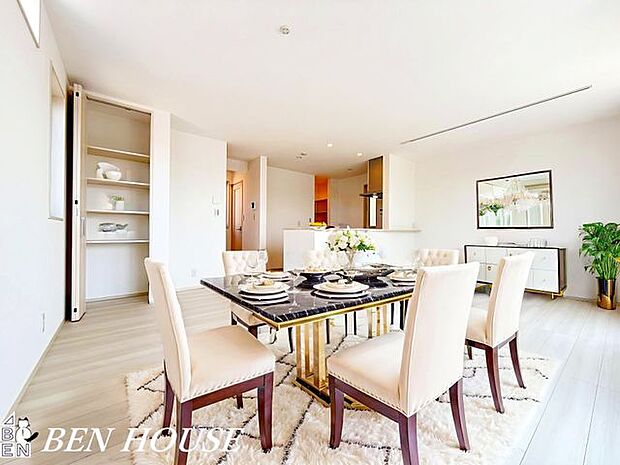 リビング・ほのかな明るさで、落ち着いて過ごせるリビングです。・本画像はCGで作成しており、実際に現地に家具は置かれておりません。また、価格に家具は含まれておりません。