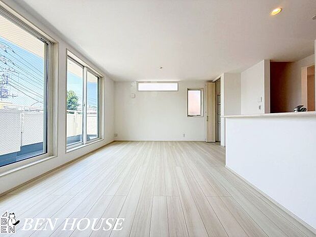 リビング・日々の会話を楽しみ、ゆったりとした時間を過ごす場所。家族の日常を彩る大切な空間です！