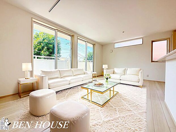 リビング・家族の気持ちに寄り添う、穏やかな空気のリビングです。・本画像はCGで作成しており、実際に現地に家具は置かれておりません。また、価格に家具は含まれておりません。