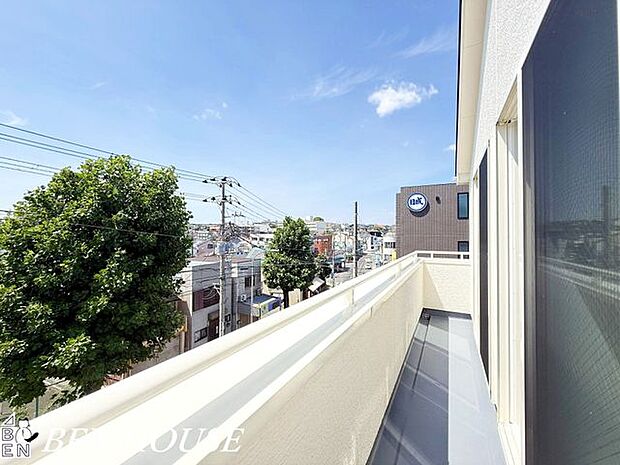 眺望・開放感のある景色を味わえるお住まいです。のびのびと過ごせる空間をぜひ現地でもご覧ください！