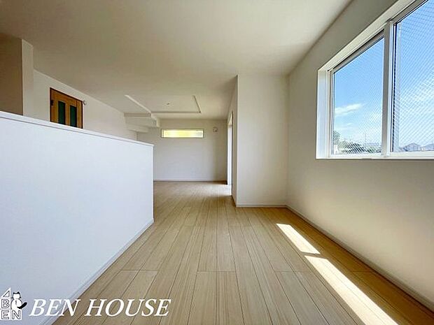 リビング・食事時にはいい香りに包まれる一体感のあるリビングは何気ない会話を楽しみながらのんびりと過ごせる空間です。