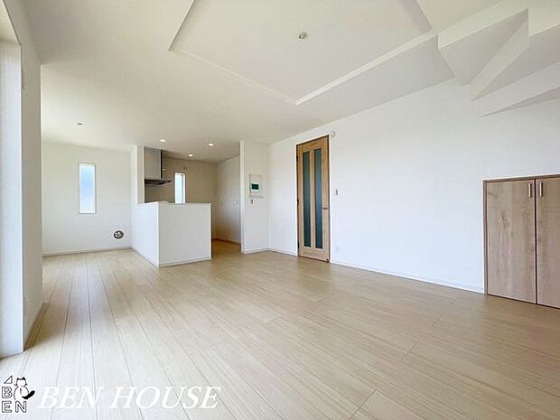 リビング・陽光たっぷりの明るくゆったりとしたＬＤＫ。風通しも良く気持ちよくお料理が出来そうです。