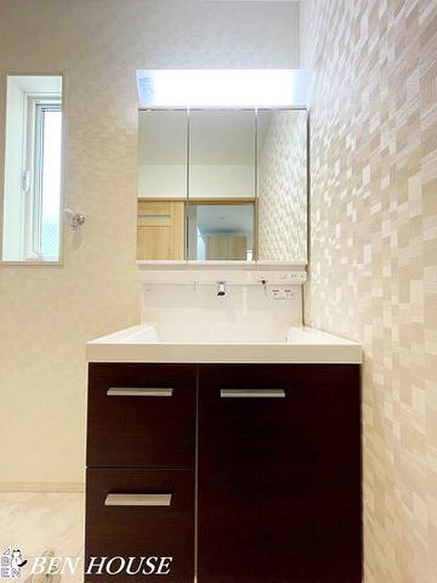 洗面化粧台・ご家族の1日が始まりと1日の終わりを締めくくる洗面空間。のびのびと支度をする事が出来ます！