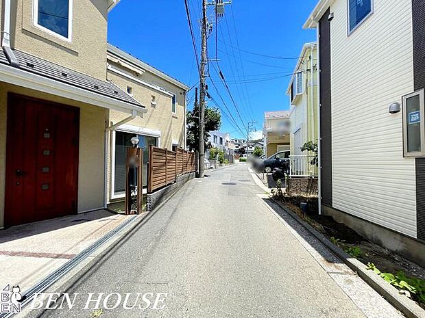 前面道路含む外観・周辺環境も気になるポイント。落ち着いた住環境でのびのびと過ごせます！