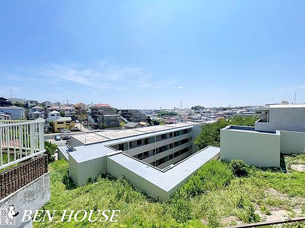 眺望・リビングからの眺望は開放感もあり、人目が気になりにくい環境。のびのびと過ごすことが出来そうです♪