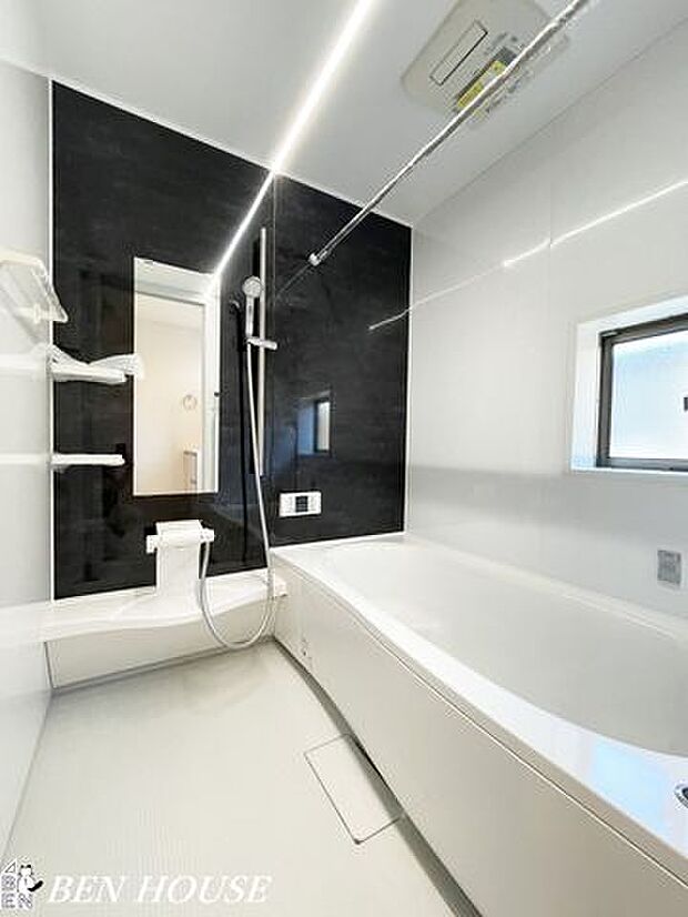 浴室(同仕様参考写真)・足を伸ばして寛げるゆったりとした広さのユニットバス。ヒートショック対策にも嬉しい浴室暖房乾燥機完備です。