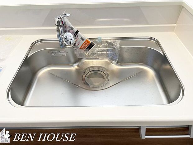 キッチン水栓(同仕様写真)・浄水器付の水栓は、家事やお料理に浄化されたお水を使用する事が出来ます。