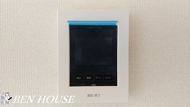 モニター付きインターフォン(同仕様写真)・TVモニター付きインターフォンで訪問者が一目で分かります。