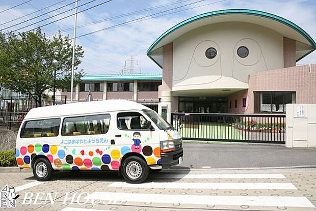 横浜隼人幼稚園 徒歩15分。教育面に力を入れている幼稚園です。就学前のお子様のコミュニティ作りにも◎ 1160m