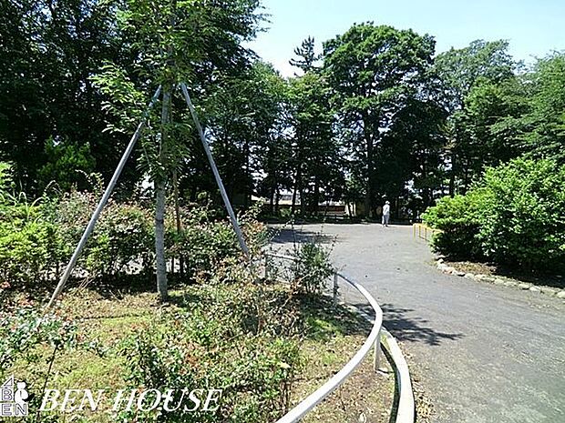 阿久和向原第二公園 徒歩6分。四季の移ろいを感じる緑豊かな住環境です。 430m