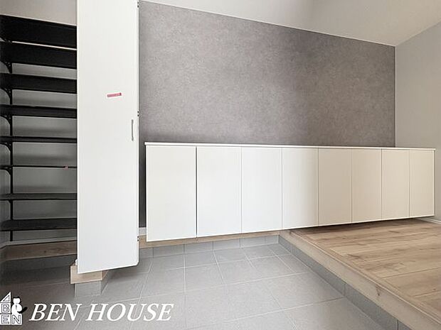 シューズボックス・ご家族分の靴もたっぷりしまえる大型シューズボックス採用！玄関スペースをすっきり見せることができます。