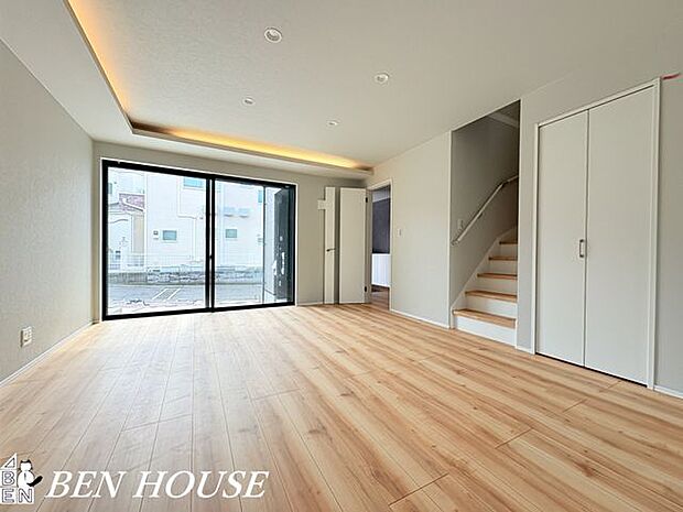 リビング・食事時にはいい香りに包まれる一体感のあるリビングは何気ない会話を楽しみながらのんびりと過ごせる空間です。