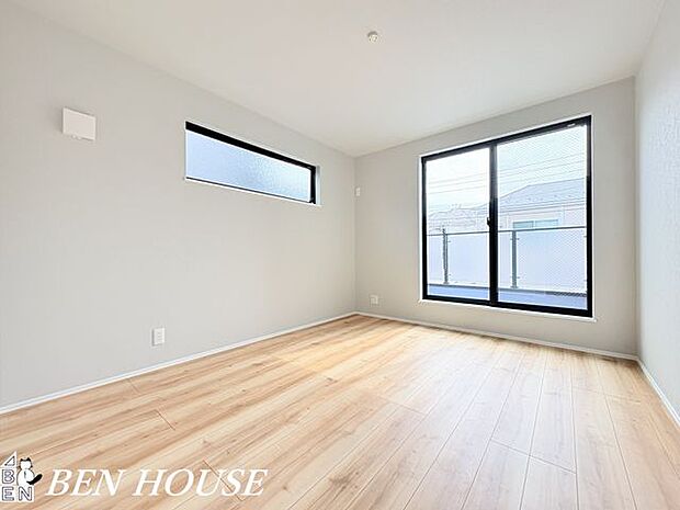 寝室・どんな家具にも合う優しい色の内装で、インテリアを考えるのも楽しみですね!