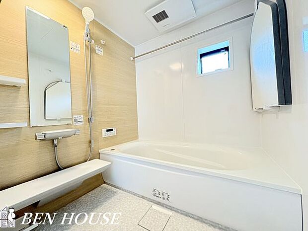 浴室・足を伸ばしてゆったりと入れる広々タイプのバスルーム。リラックスタイムにピッタリな空間です。