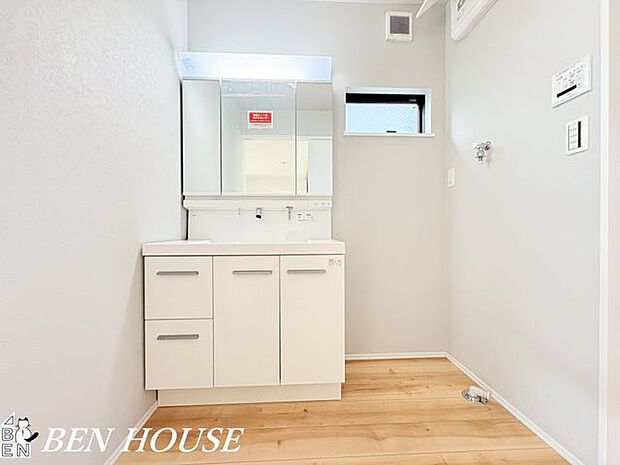 洗面化粧台・ご家族の1日が始まりと1日の終わりを締めくくる洗面空間。のびのびと支度をする事が出来ます!