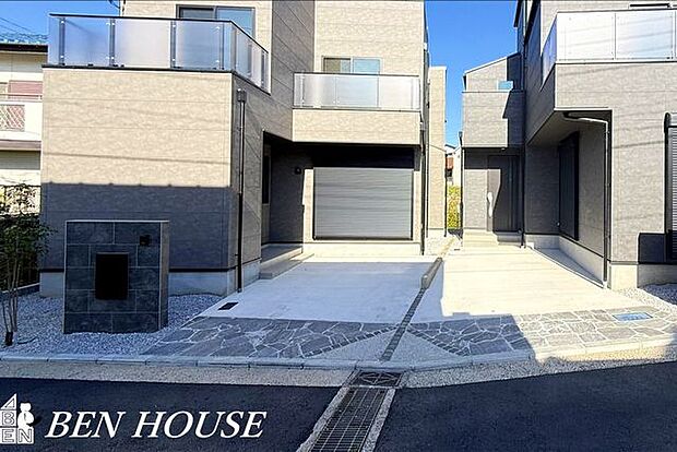 駐車場・お車ご利用の際に嬉しいカースペース付き。お掃除もしやすくいつでもキレイに利用できます!