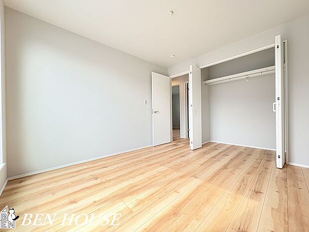 洋室・陽だまりを感じることのできる洋室は部屋を明るく感じ、インテリアのアイデアもどんどん出てきそうです!