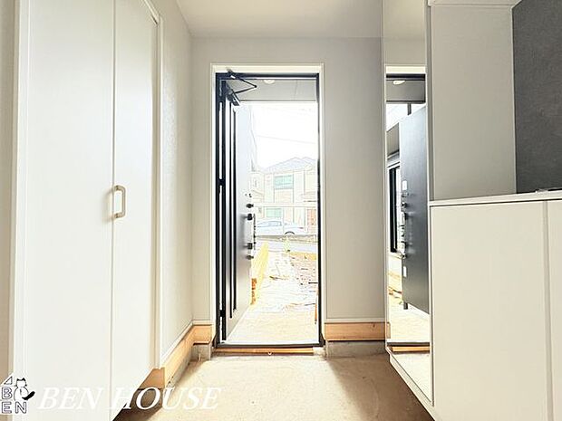 シューズボックス・ご家族分の靴もたっぷりしまえる大型シューズボックス採用！玄関スペースをすっきり見せることができます。