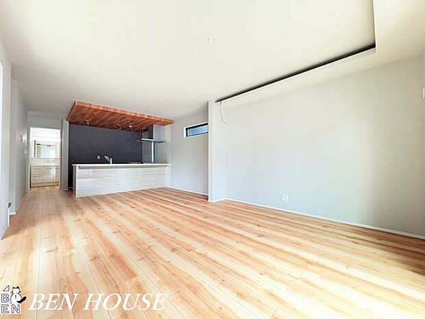 リビング・陽光たっぷりの明るくゆったりとしたＬＤＫ。風通しも良く気持ちよくお料理が出来そうです。