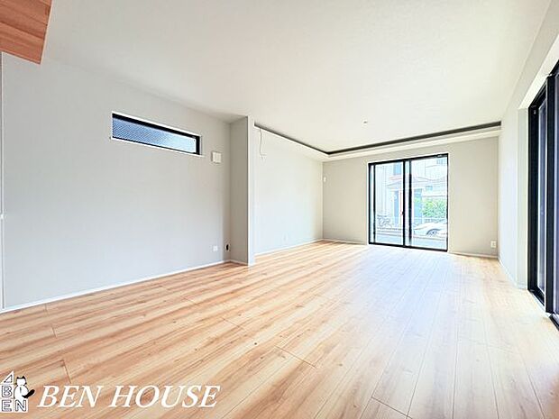 リビング・食事時にはいい香りに包まれる一体感のあるリビングは何気ない会話を楽しみながらのんびりと過ごせる空間です。