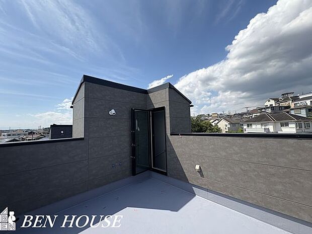 眺望・周辺は緑が多く残る、落ち着いた雰囲気の住宅地です。のびのびとした暮らしを実現できそうですね。