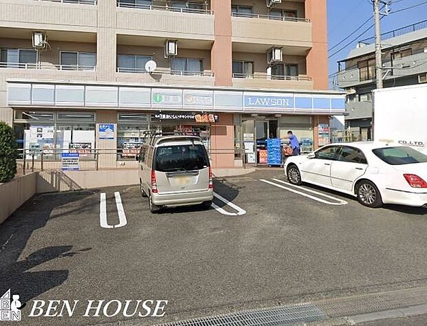 ローソン横浜神大寺一丁目店 徒歩4分。時間がない時にさっと寄れて便利なコンビニ。 290m