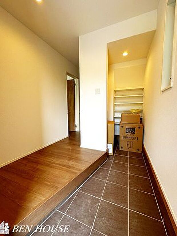 玄関・スペースに余裕のある玄関は収納も豊富。家族のお見送りやお出迎えもしやすい空間です♪