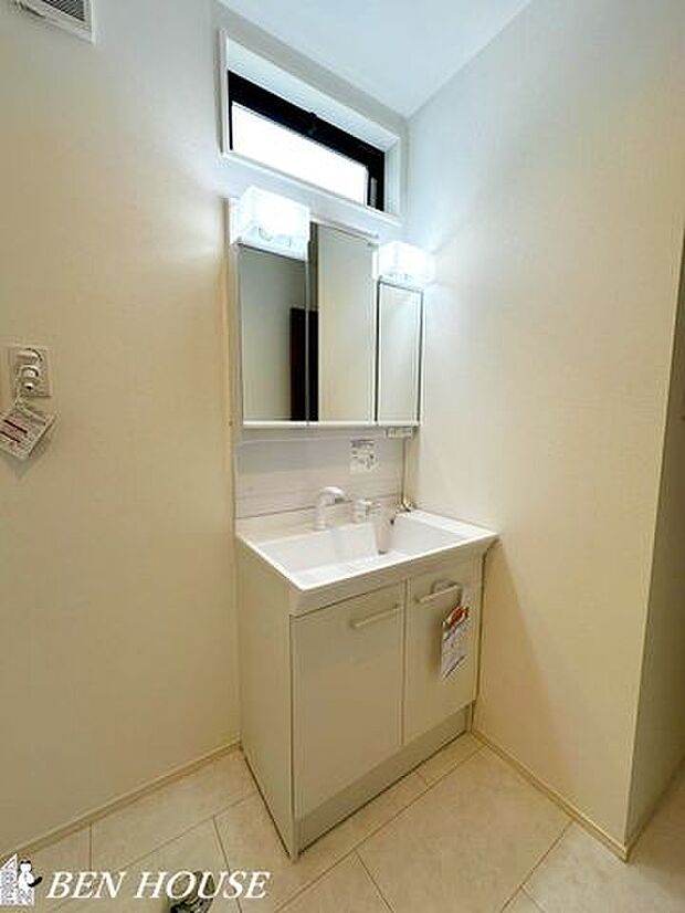 洗面化粧台・ご家族の1日が始まりと1日の終わりを締めくくる洗面空間。のびのびと支度をする事が出来ます！