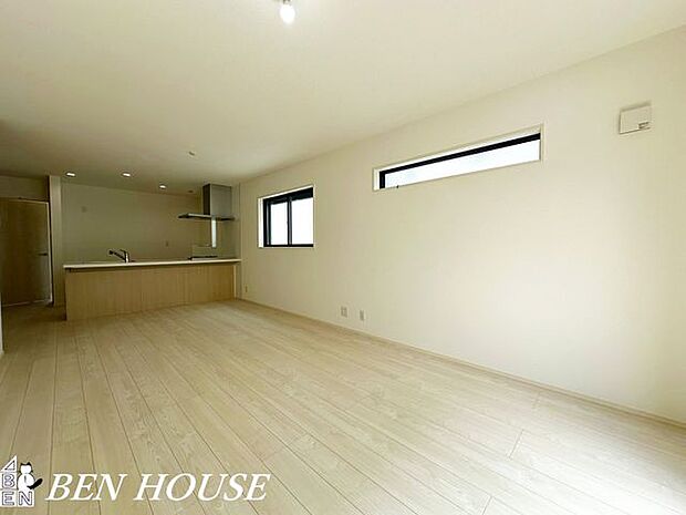 リビング・食事時にはいい香りに包まれる一体感のあるリビングは何気ない会話を楽しみながらのんびりと過ごせる空間です。