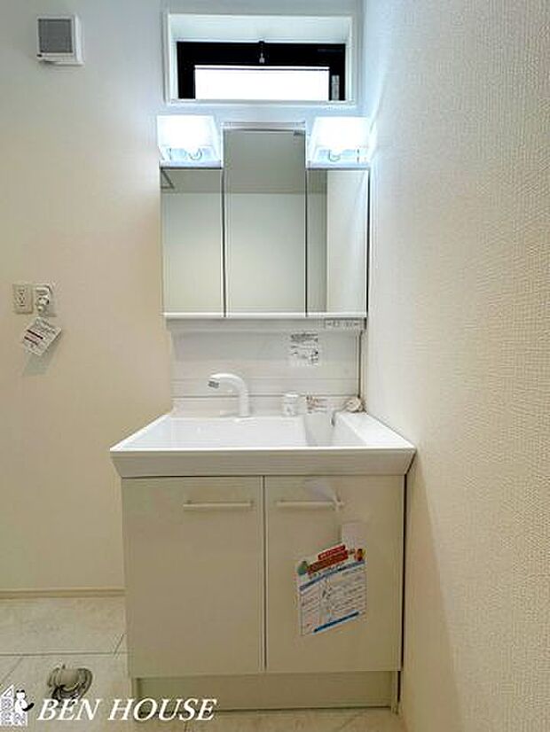 洗面化粧台・ご家族の1日が始まりと1日の終わりを締めくくる洗面空間。のびのびと支度をする事が出来ます！