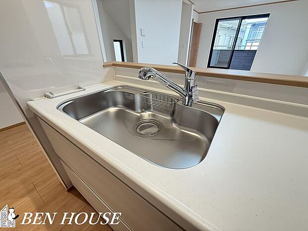 キッチン水栓・浄水器付の水栓は、家事やお料理に浄化されたお水を使用する事が出来ます。