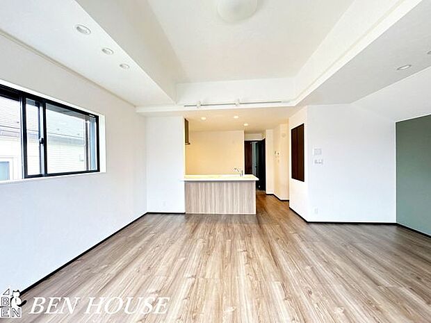 リビング・対面式キッチンはコミュニケーションも取りやすく、家事をする方にも家族を見守りやすいと好評です。