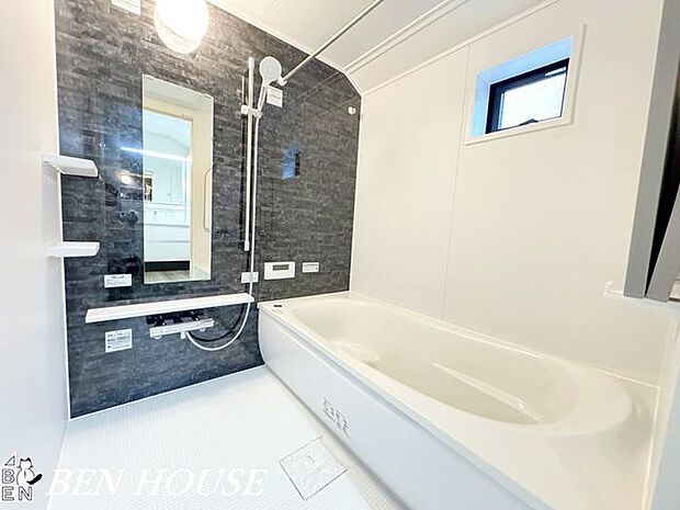 浴室・親子一緒にゆったりと入浴できる広々とした浴室。雨の日のお洗濯に便利な浴室乾燥機完備で忙しい家族をサポートします。