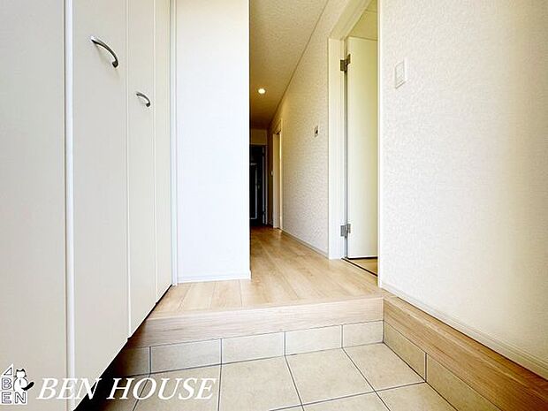 玄関・玄関スペースにはシューズボックス完備です。