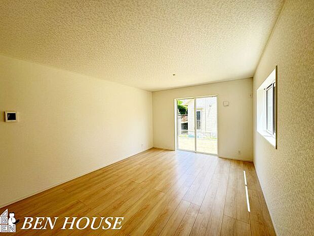 リビング・開放感たっぷりな様子は是非とも現地でお確かめください。