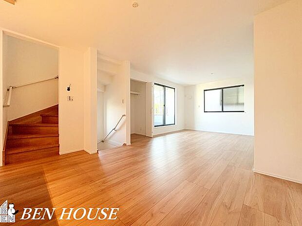 リビング・開放感のあるリビングは、ゆとりを感じられる設計。穏やかな時間が流れる居心地のよい空間です。