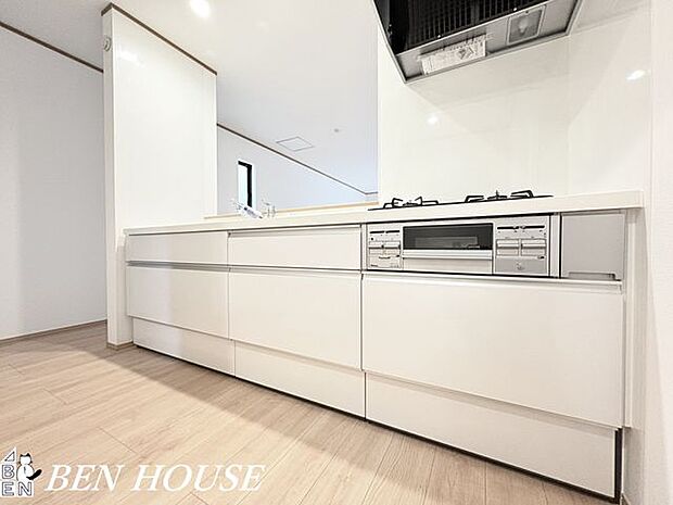 キッチン・お子様の様子を見ながら家事が可能な対面キッチン。広さのあるキッチンで毎日のお料理も楽しく出来ますね。