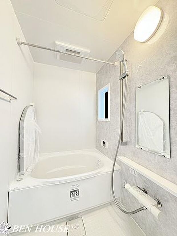 浴室・親子一緒にゆったりと入浴できる広々とした浴室。雨の日のお洗濯に便利な浴室乾燥機完備で忙しい家族をサポートします。