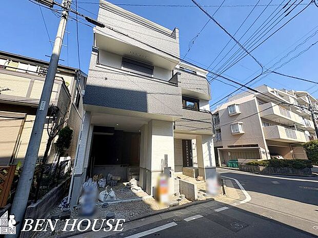 外観・前面が広く、暖かい太陽の日差しを浴びる、眺望良好なお住まいです。